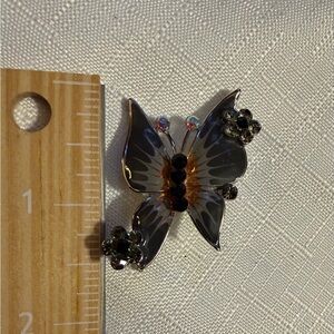 VINTAGE 1.5” GRAY ENAMEL BUTTERFLY BROOCH W COLORFUL CRYSTALS PIN